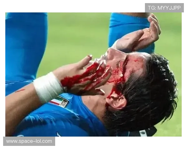 足球球星被罚下场的瞬间那些激动人心的瞬间与背后故事揭秘